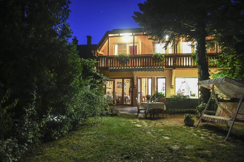 Siesta Vendeghaz Villa เอ็กเกอร์ ภายนอก รูปภาพ